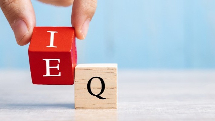 EQ