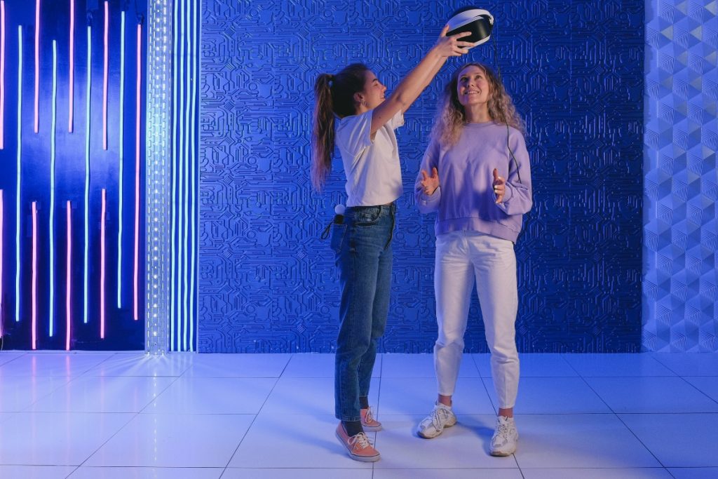 Revolutionizing Retail: The Impact of AI on Virtual Fashion Try-Ons