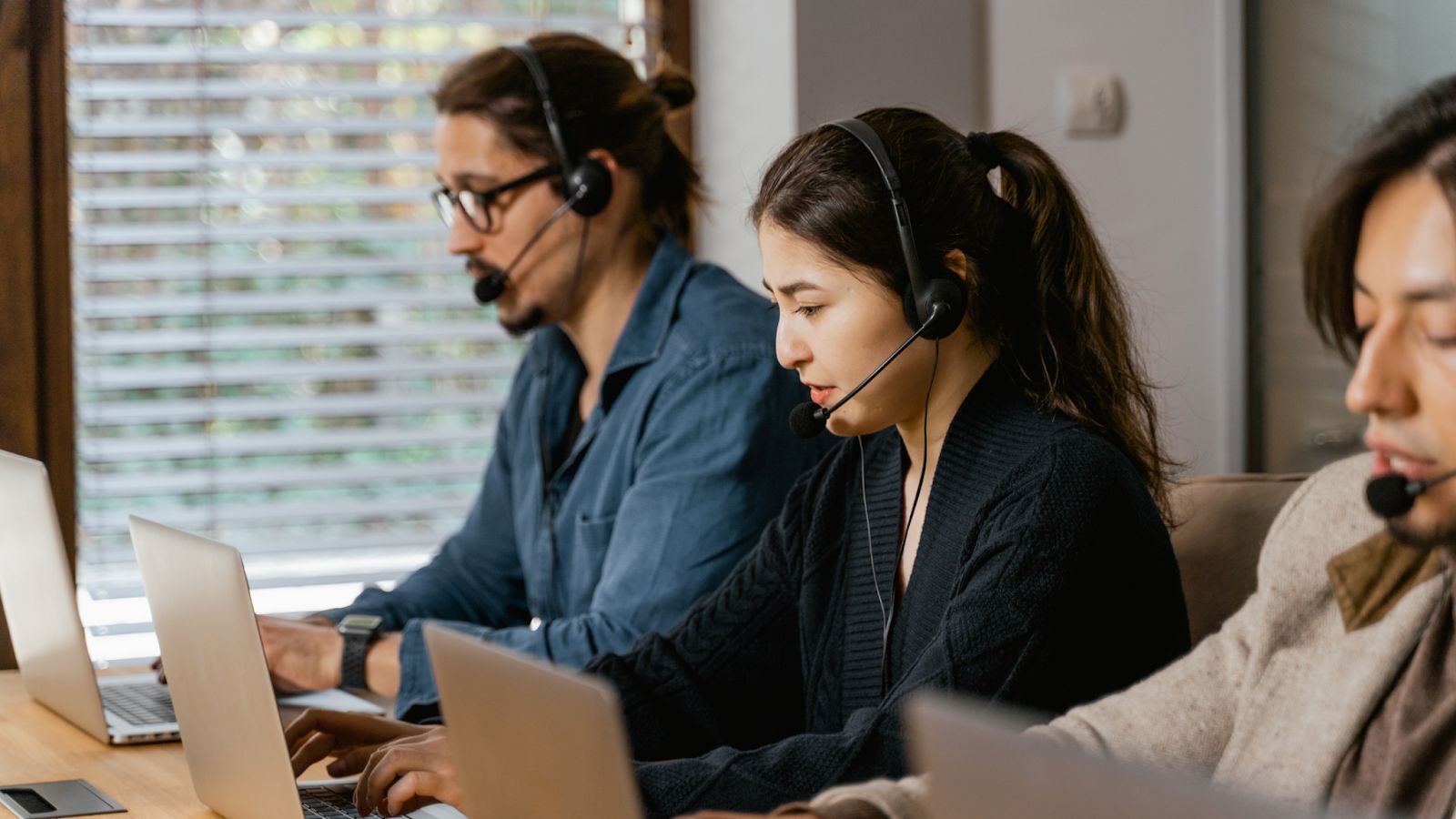What Role Do Call Center Services Play in Order Tracking?