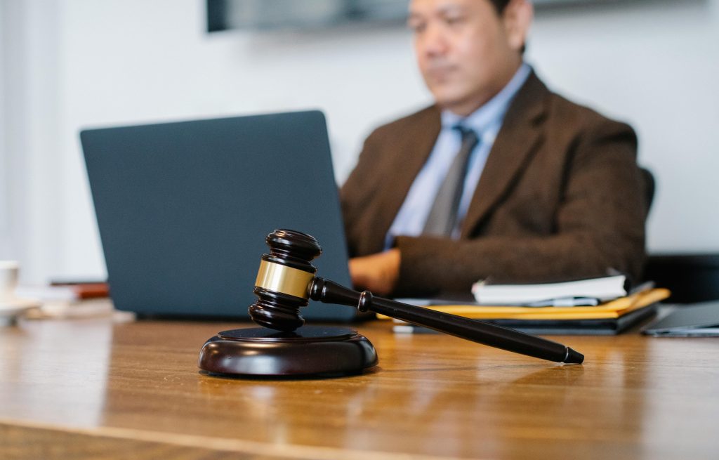 Settlement Versus Trial in Car Crash Cases